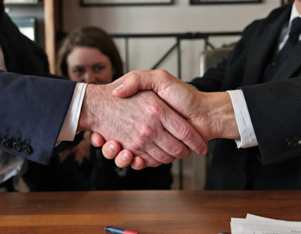 Les clauses léonines dans les contrats : une pratique interdite pour protéger les parties